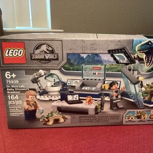 Lego Jurassic World Dr. Wu’s Lab Baby Dinosaur Breakout 164 pcs New Unopened Box